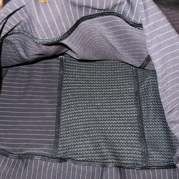 Lululemon long sleeve top. 2 - Picture 6 of 11